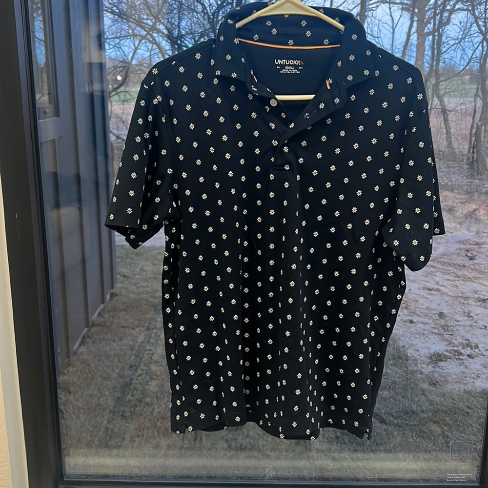 Untuckit small navy flower polo